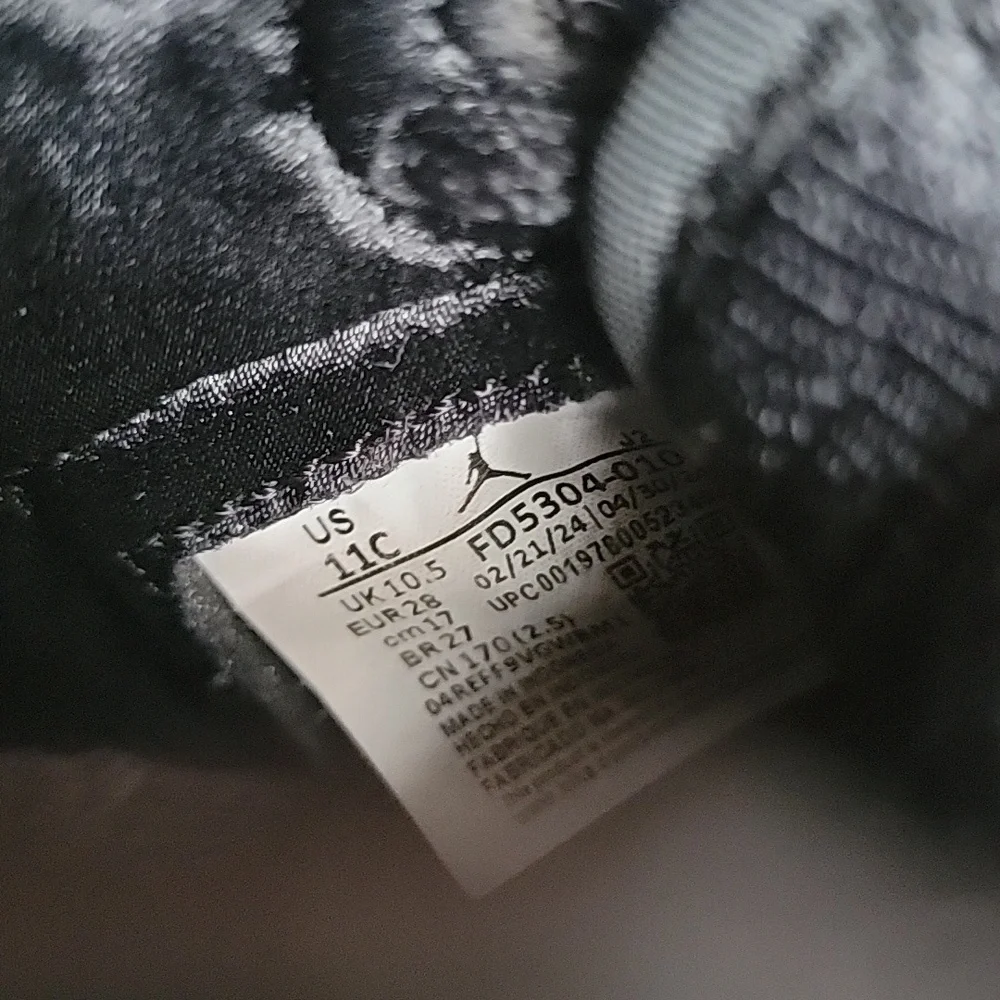 Nike Air Jordan High-Top Sneakers in Black and Silver - Picture 5 of 6